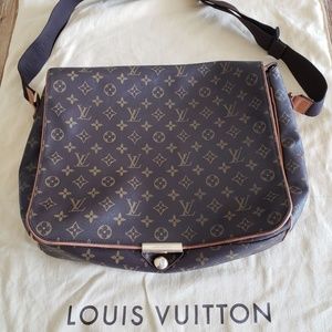 LOUIS VUITTON MESSENGER BAG